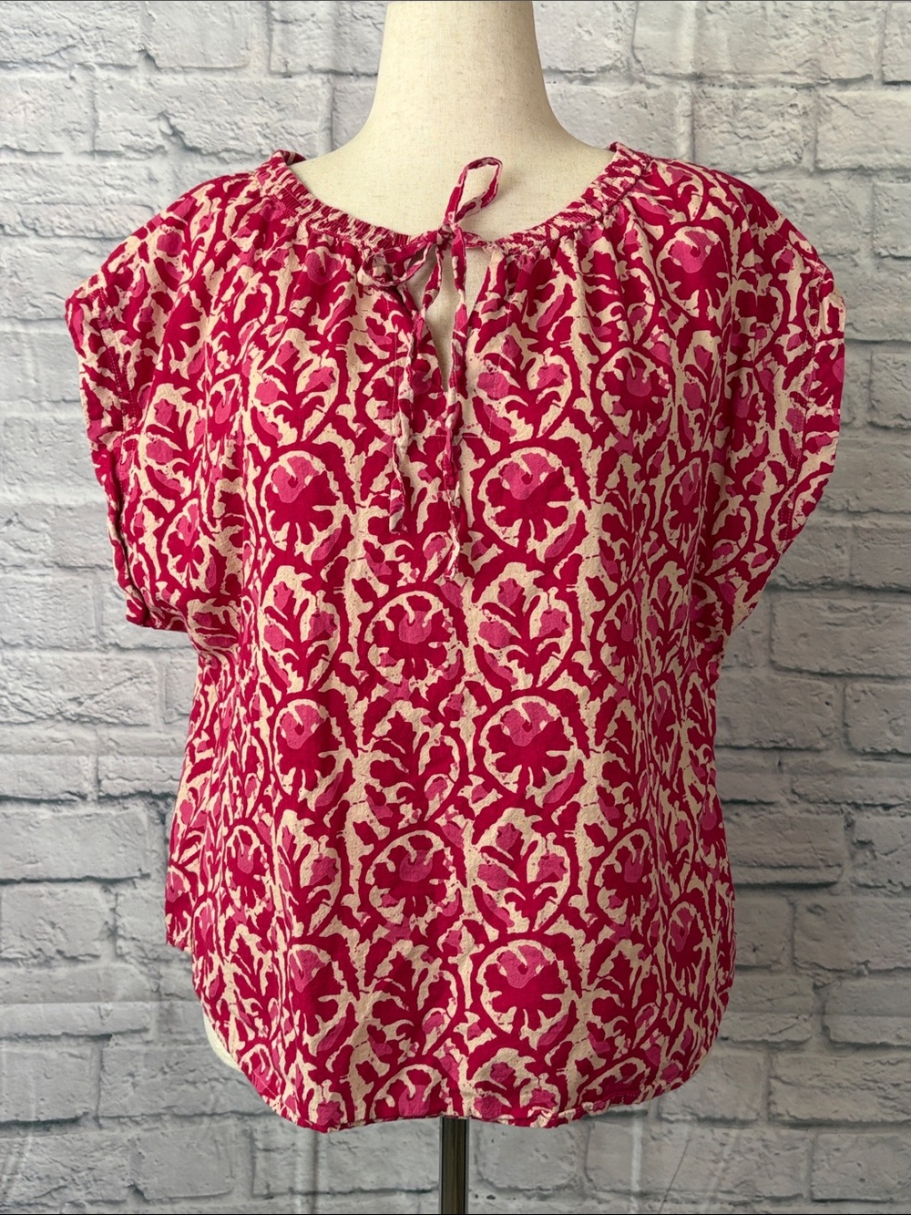 dylan 100% Cotton Pinks and Cream Tie-Neck Printed Blouse Size Medium